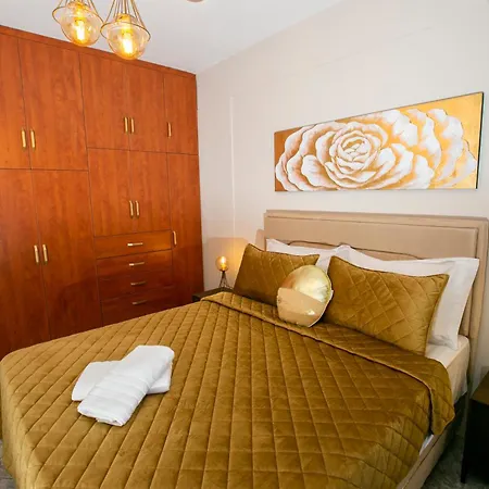 Bay Maisonette