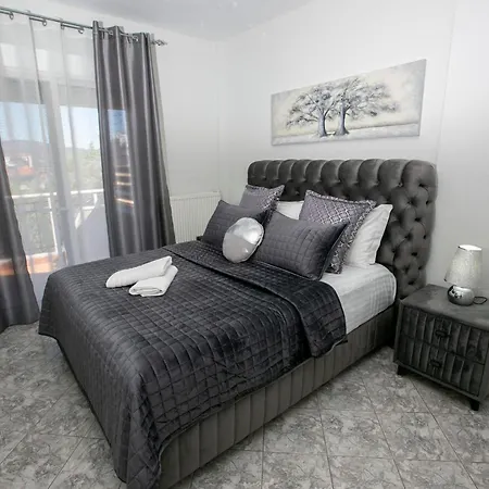 Bay Maisonette